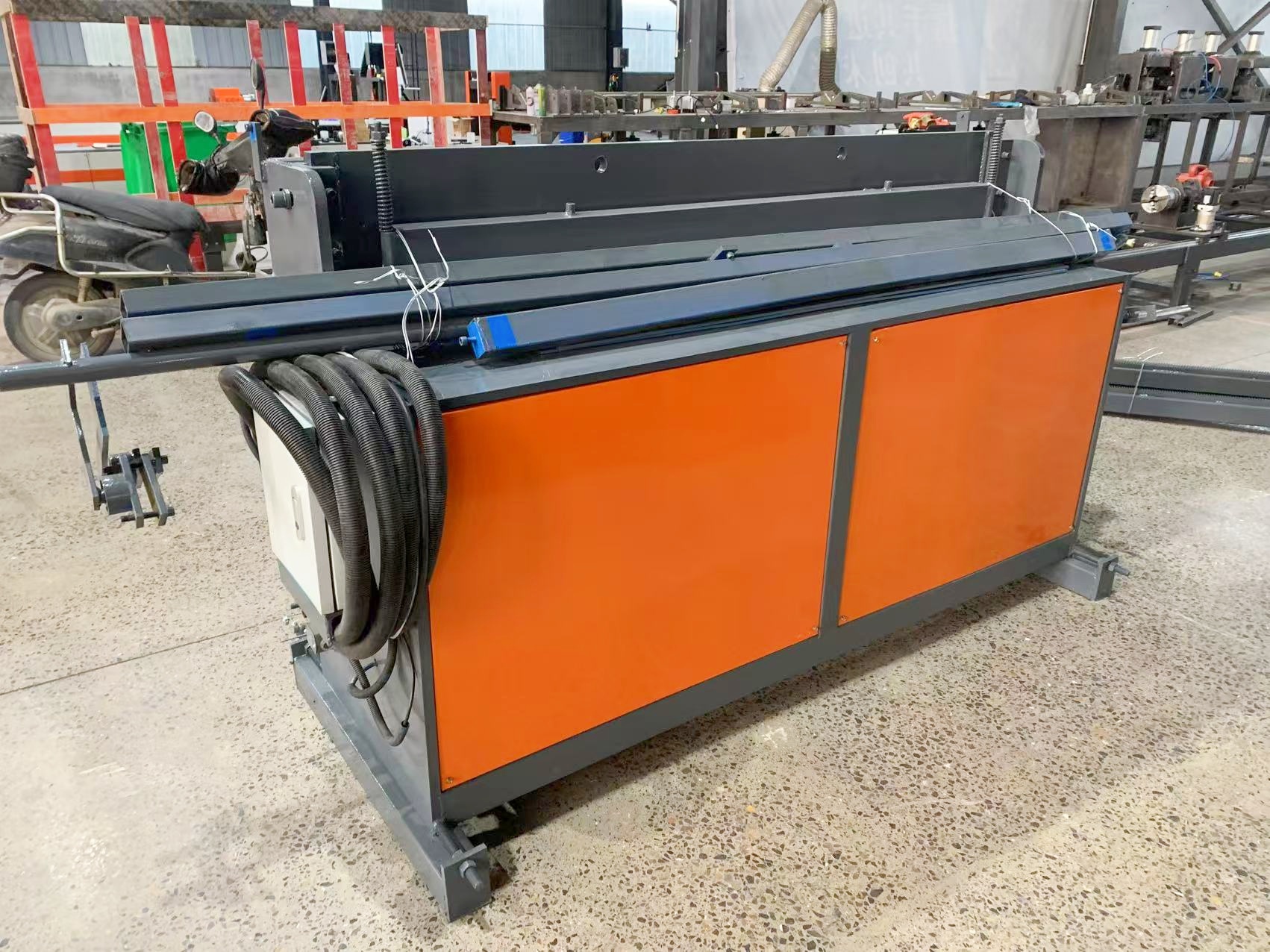 Steel mesh welding machine in operation