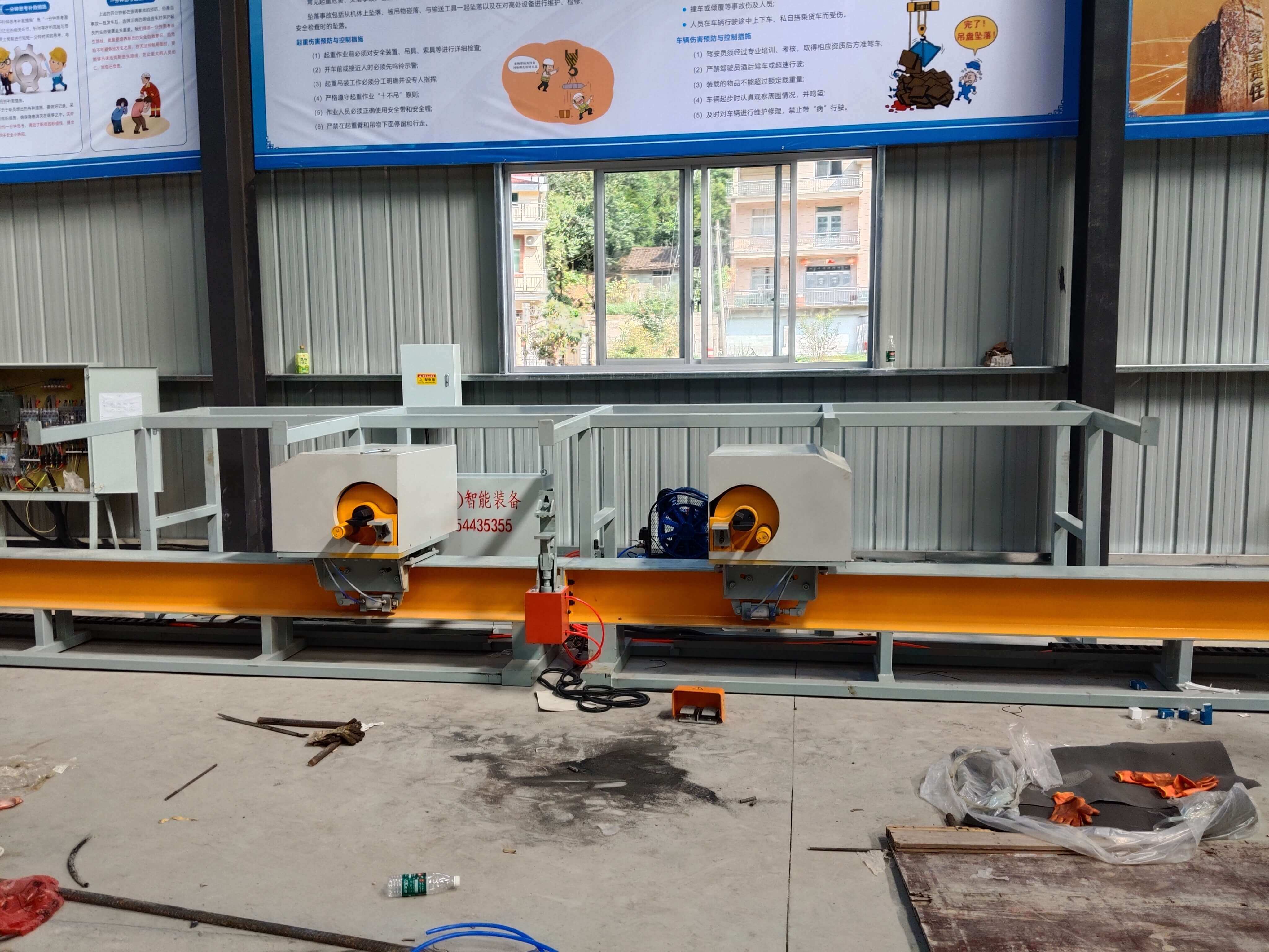 Precision steel bar bending with two-head machine