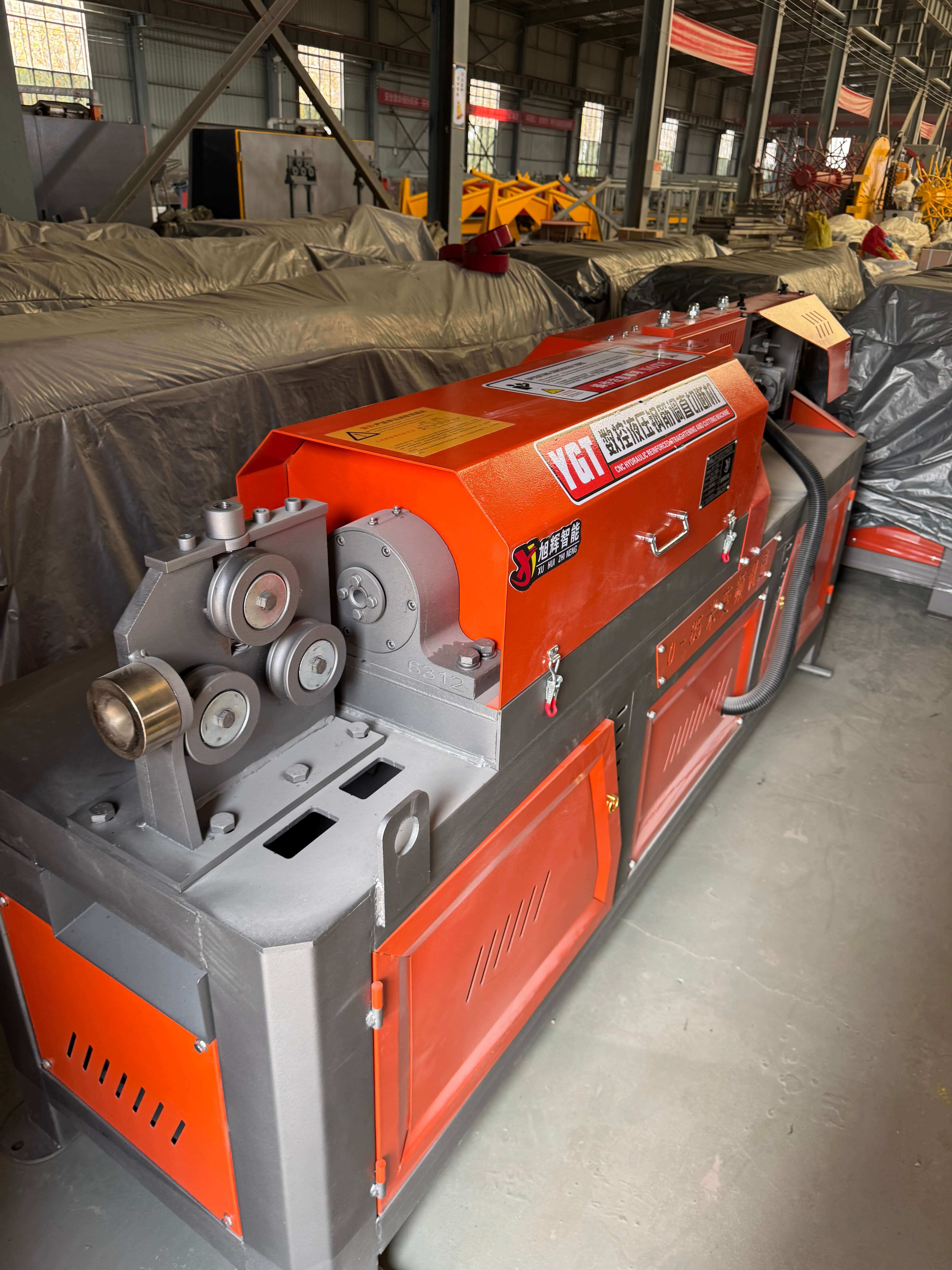 Hydraulic CNC steel bar straightening machine in factory