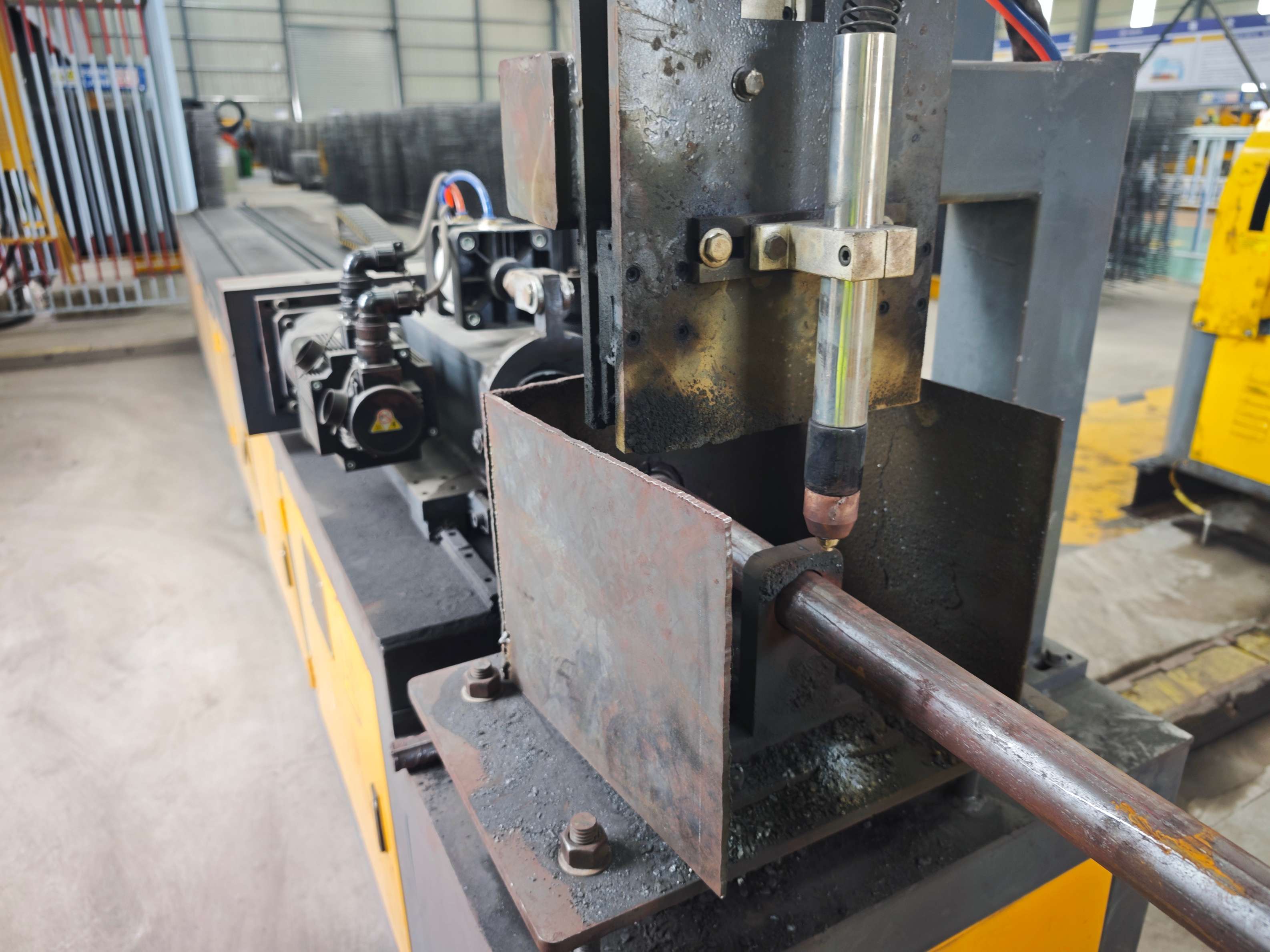 Numeric control small duct processing line in tunnel construction