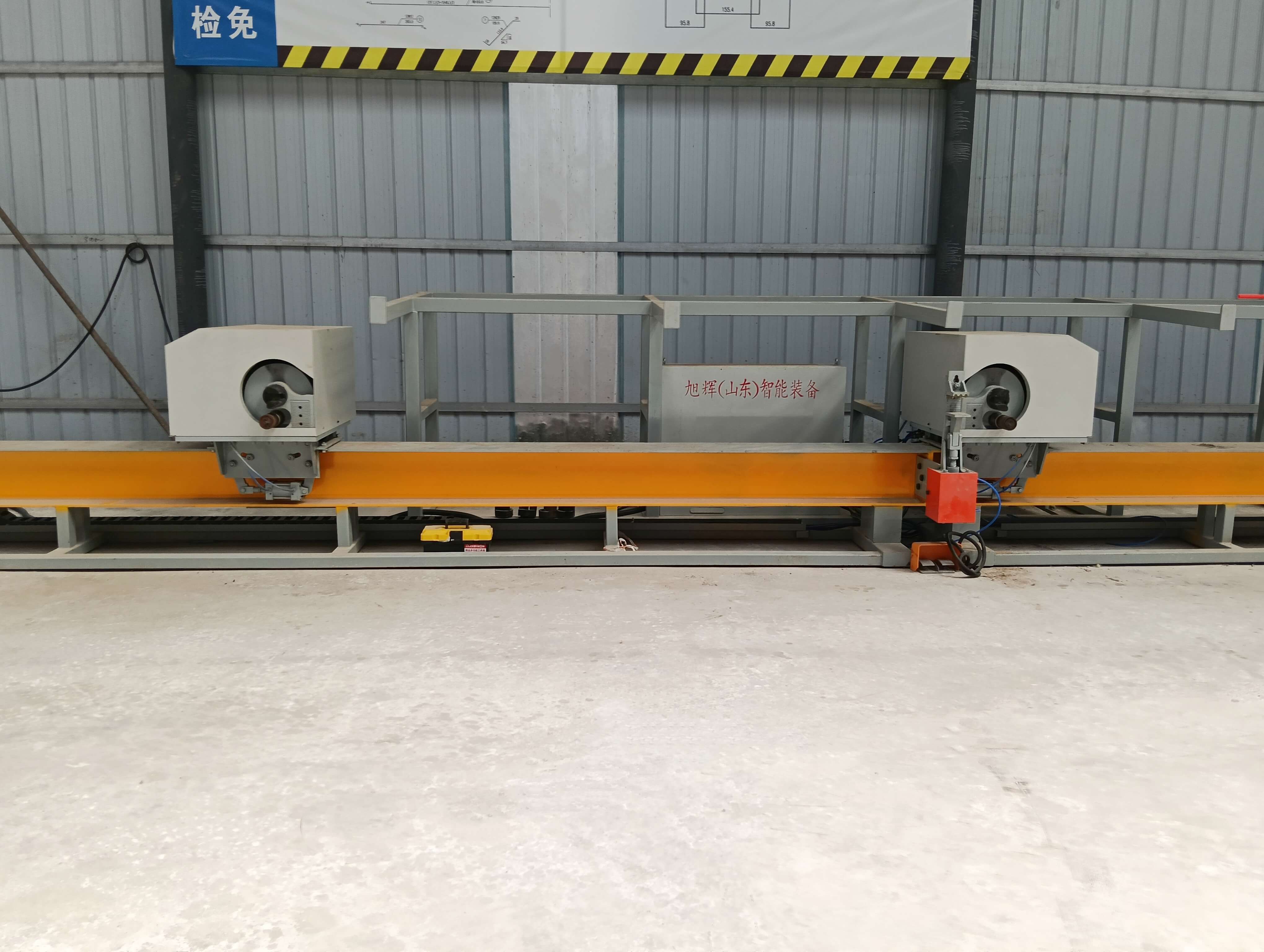 CNC steel bar cutting and threading equipment