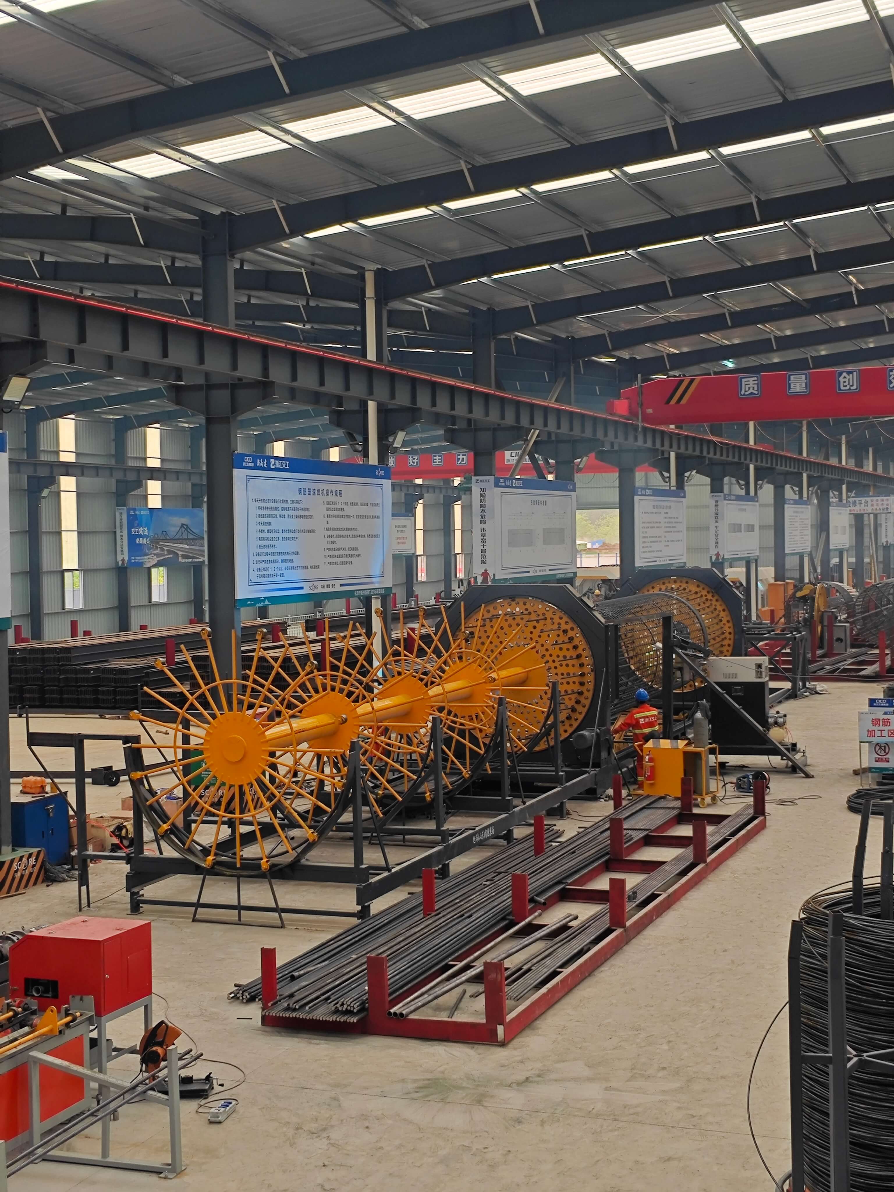 Steel cage rolling machine for bridge construction