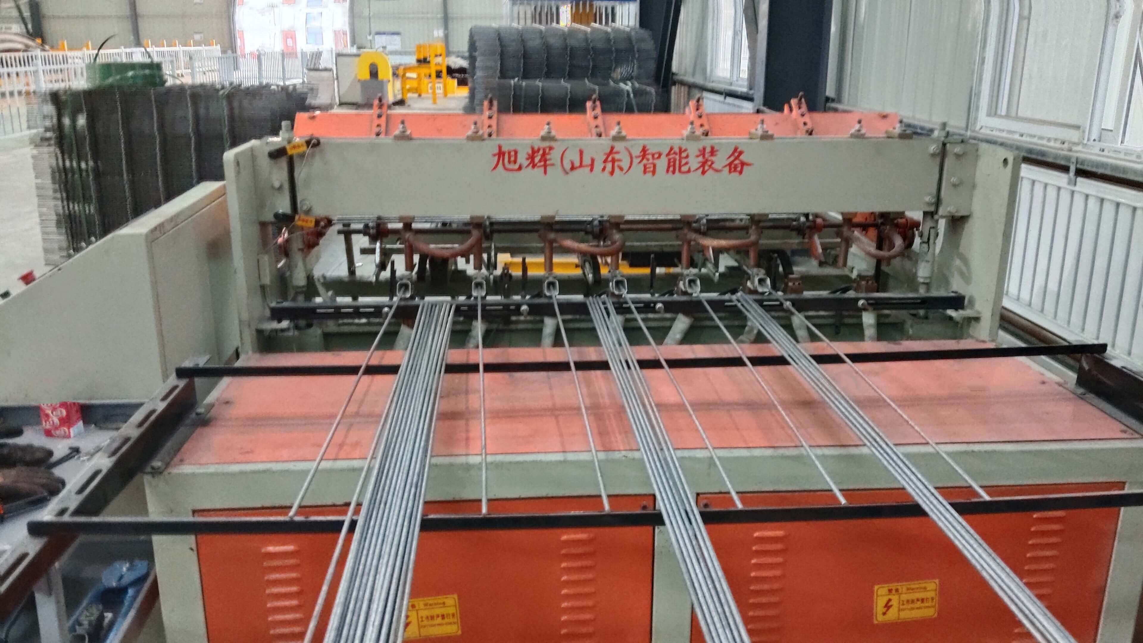 Industrial steel mesh welding machine operation