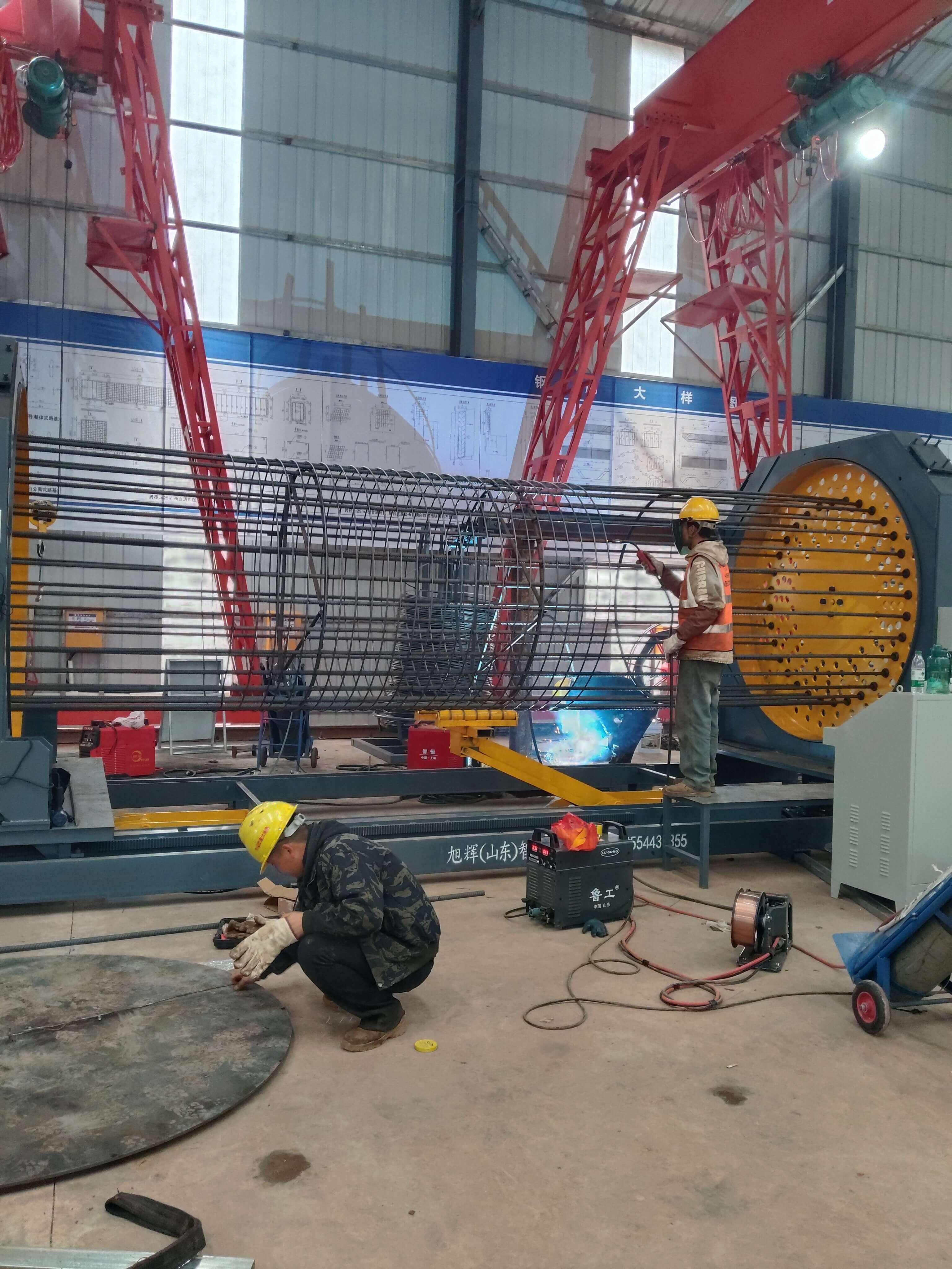 Steel cage rolling machine for bridge construction projects