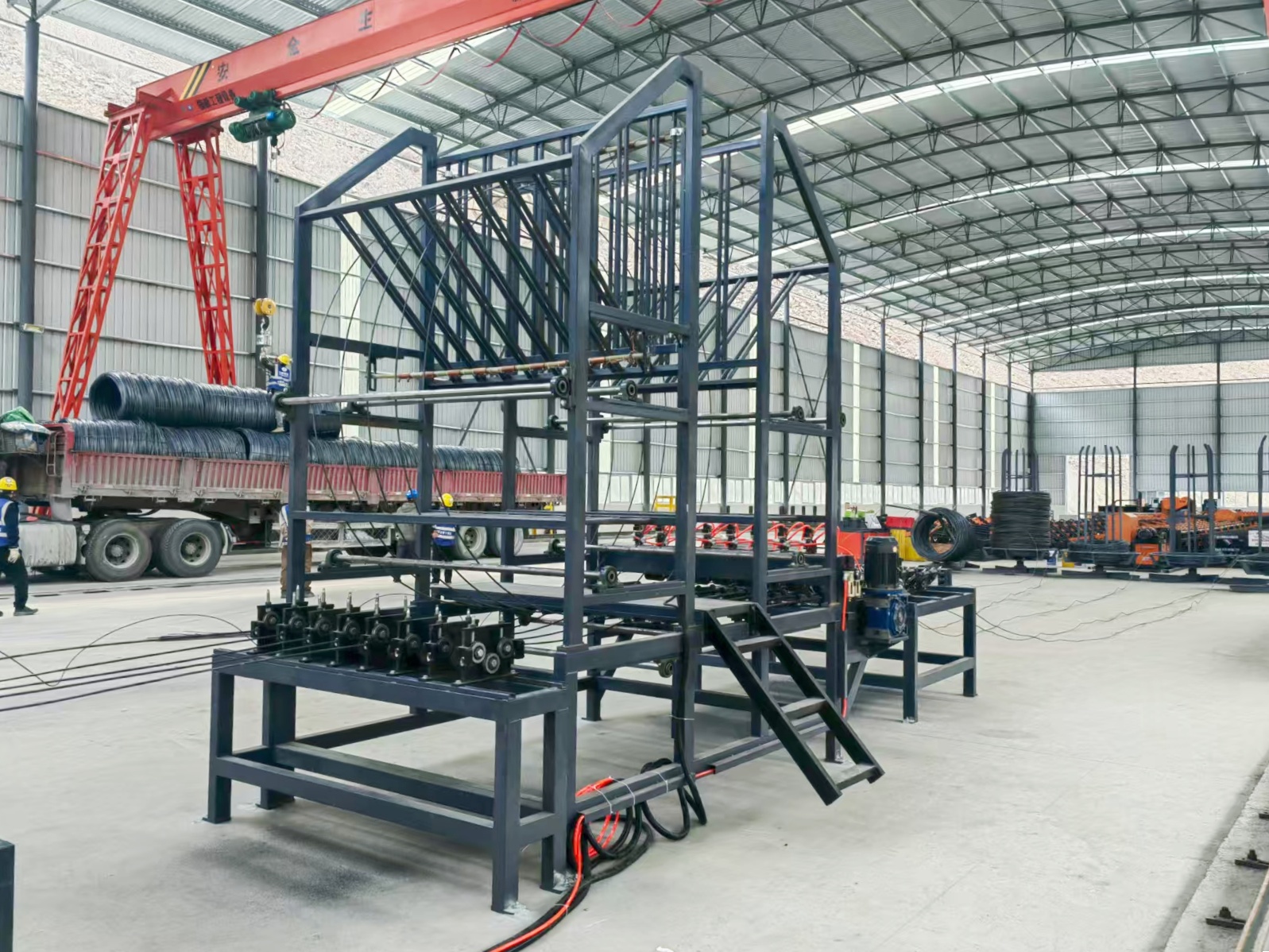 Automatic steel mesh welding line in operation