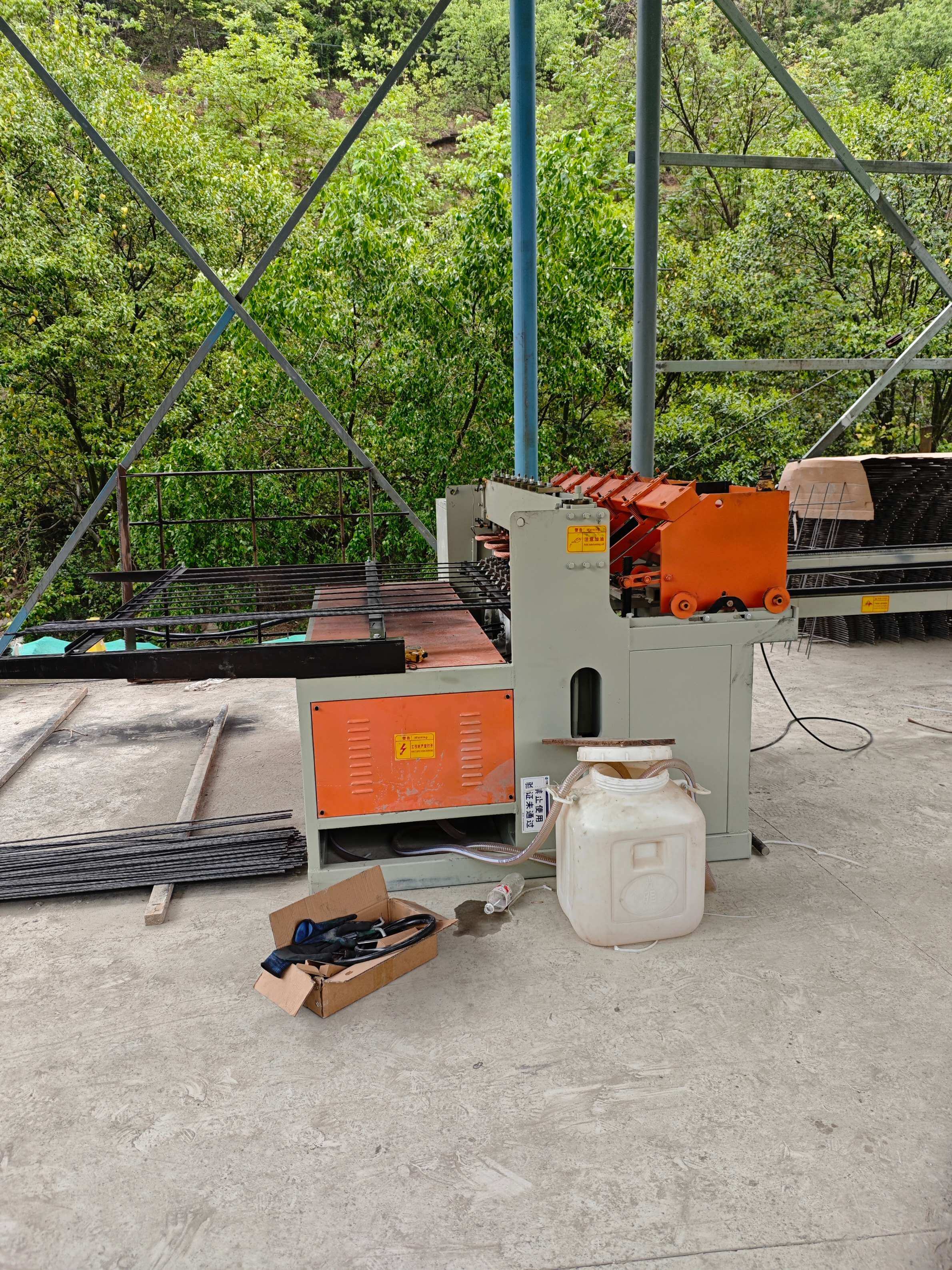 Industrial steel mesh welding machine manufacturer