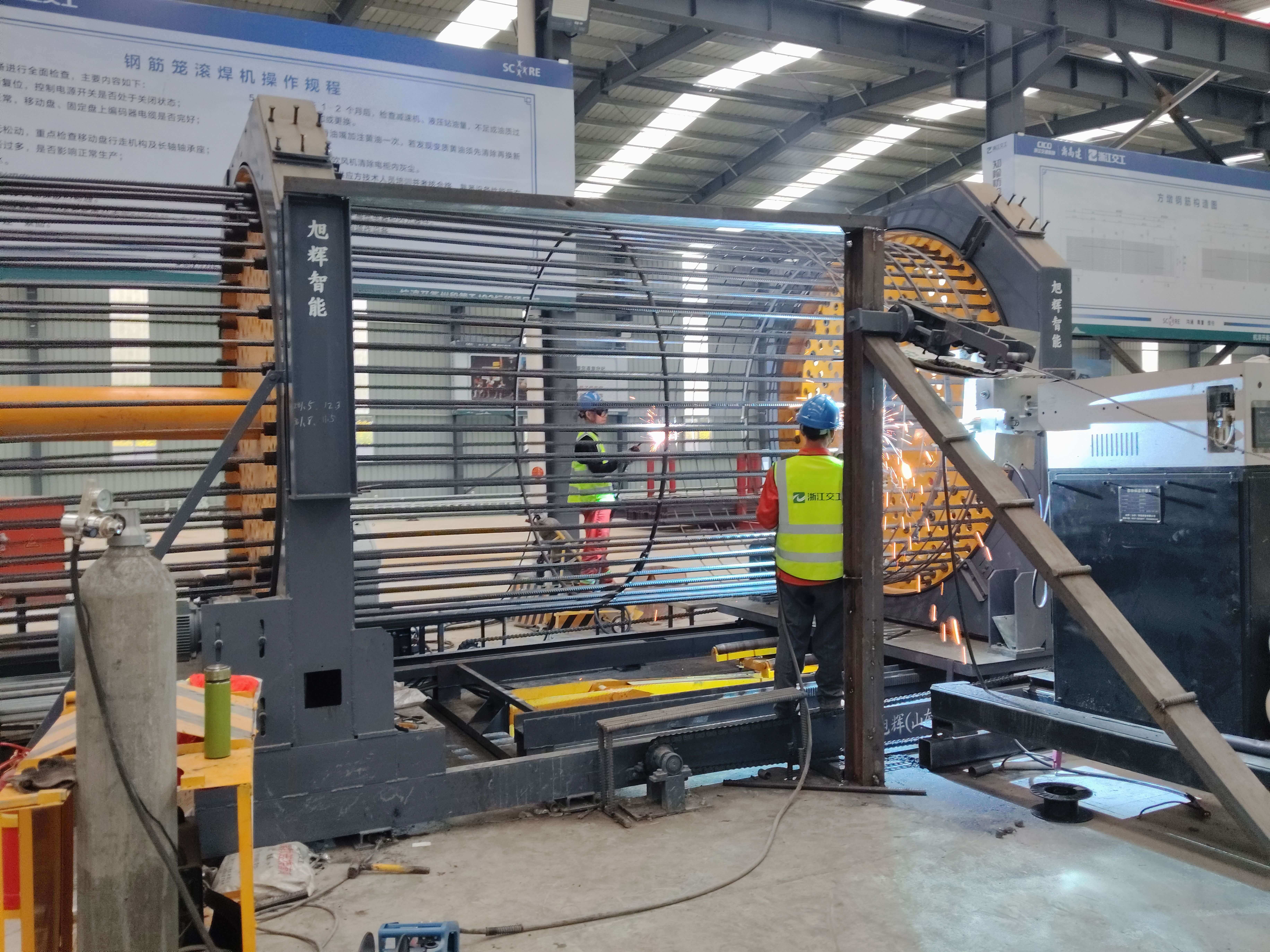 Steel cage production line with automatic welder