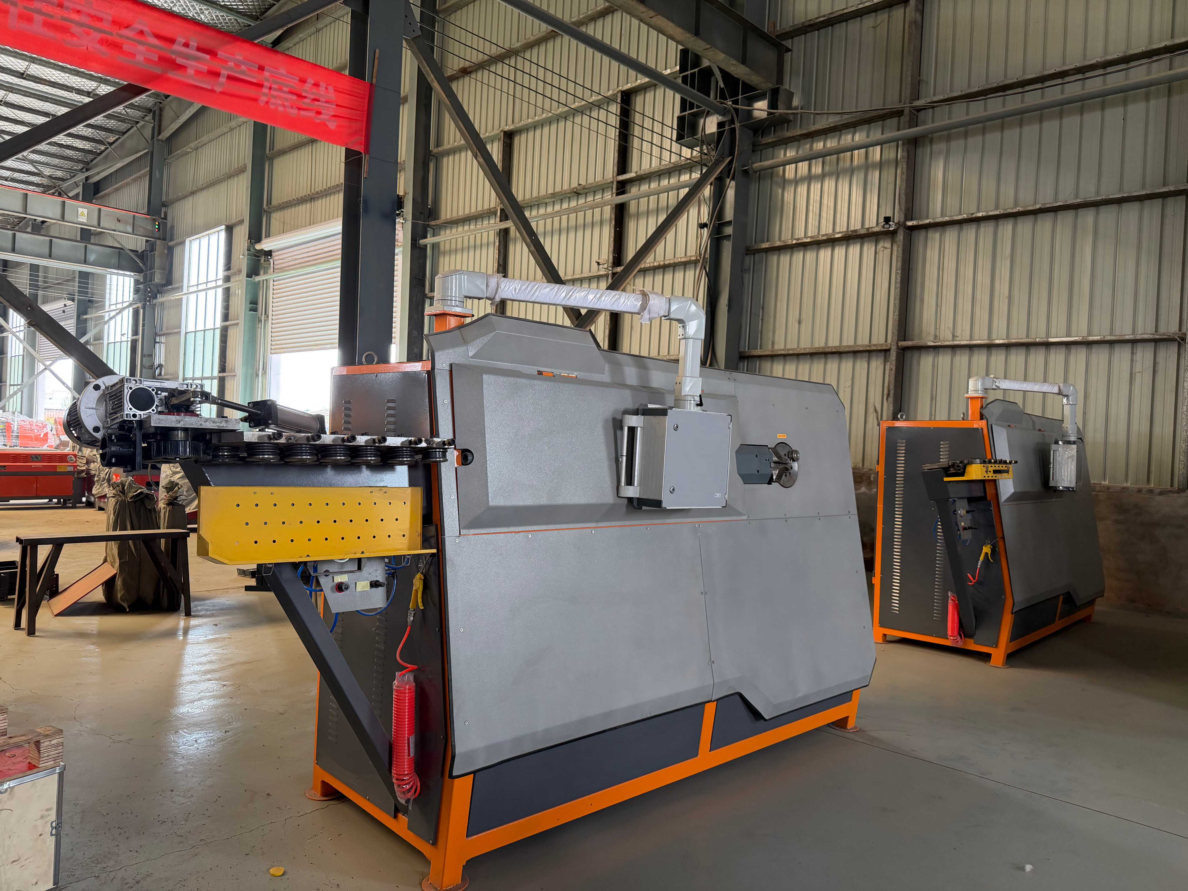 Automatic steel bar stirrup bender operation