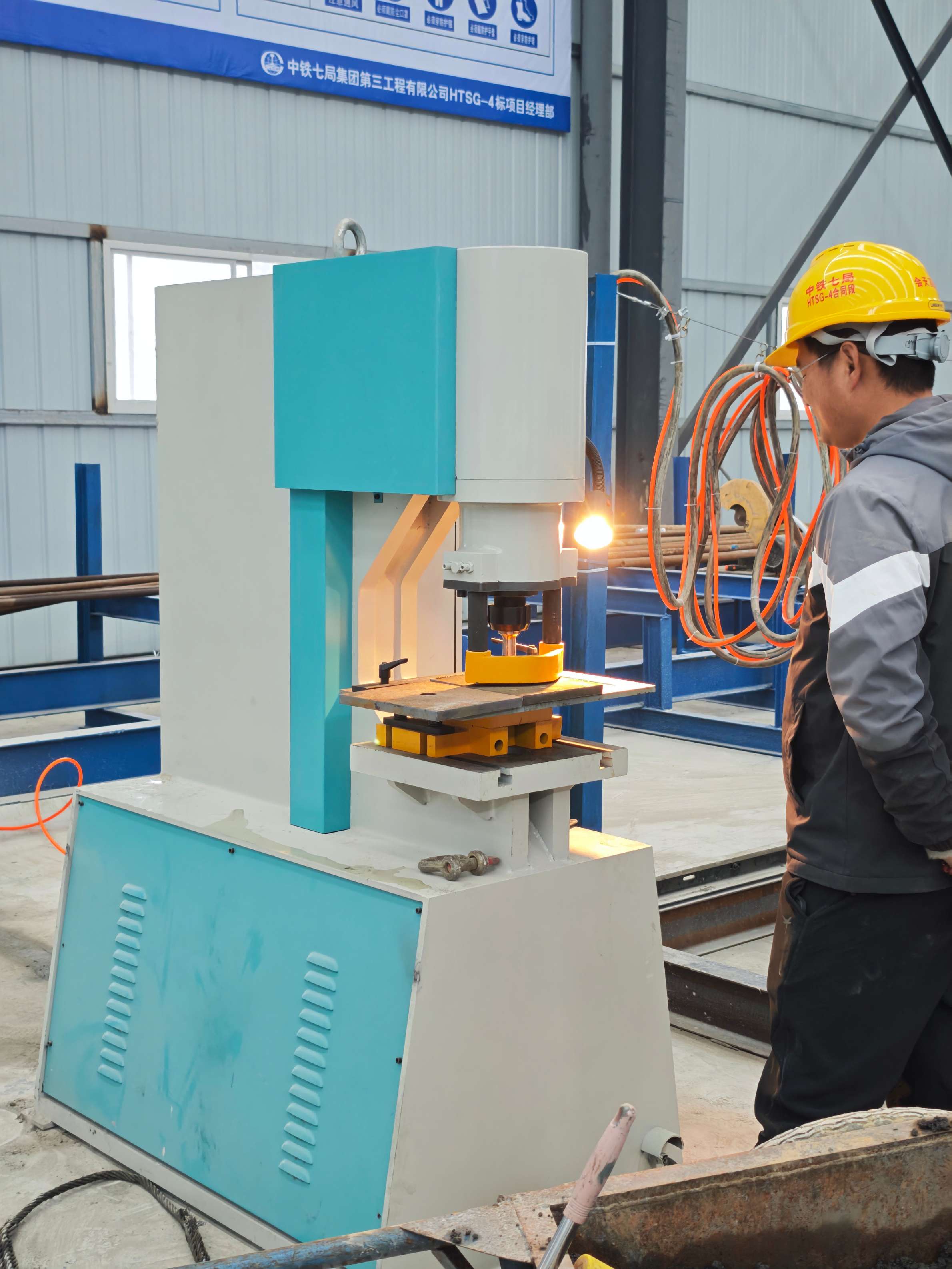Industrial hydraulic punching equipment
